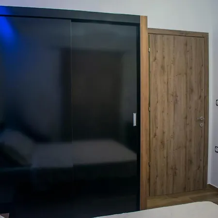 Luxe Suite, Achilles' Private Getaway Apartment